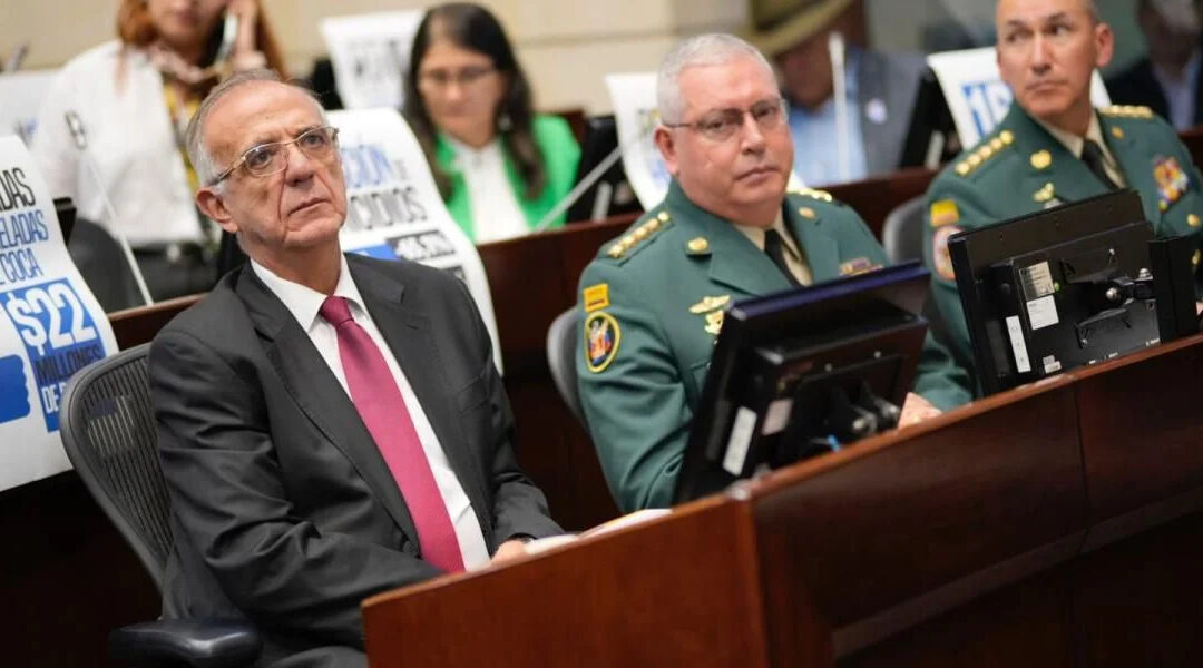 ¡Enfrentamiento en el Congreso! Uribistas y Petristas se arman en un debate sobre el reclutamiento de menores