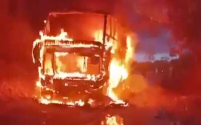 Atentado en Caquetá: incineran bus en la vía San Vicente–Puerto Rico
