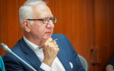 Acusan a ministro de Salud de “concurso de homicidio” por crisis en EPS