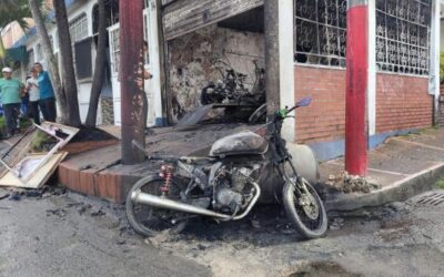 Explosión en taller de motos de Los Parrales deja dos heridos graves