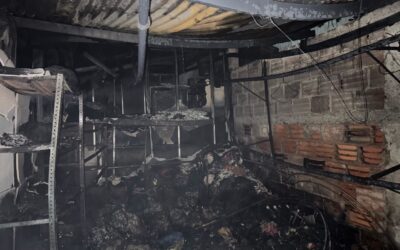Cortocircuito desata incendio en la bodega del restaurante La Comarca