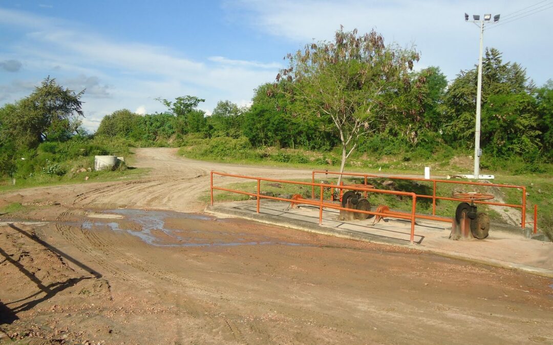 Madre e hijo mueren tras caer vehículo a un canal en Saldaña
