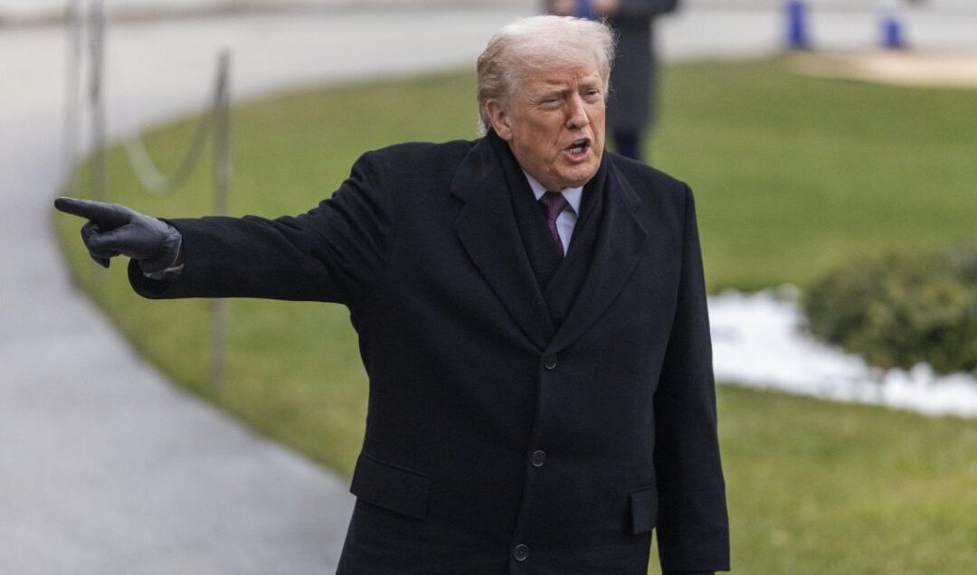 Trump dice que Venezuela “les quitó” derechos petroleros y anuncia bloqueo de buques