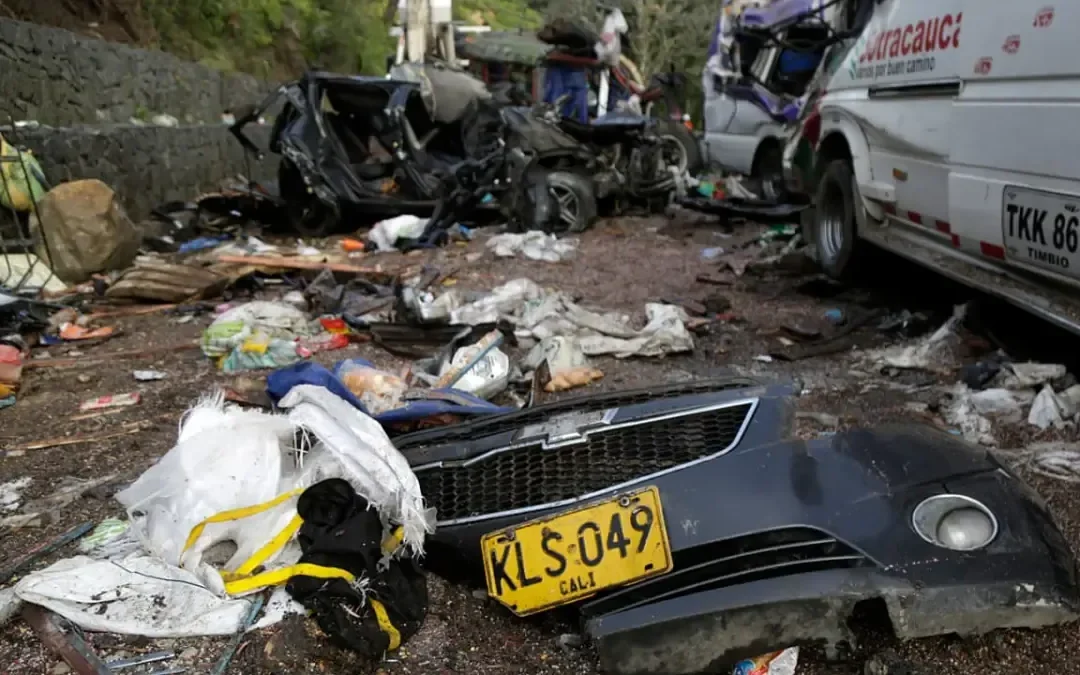 Atentado en la Panamericana deja 20 muertos y más de 50 heridos en el Cauca