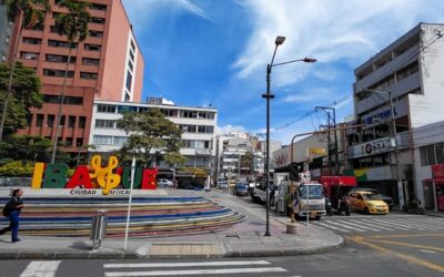 Retiran poste de alumbrado público deteriorado en el parque Murillo Toro de Ibagué