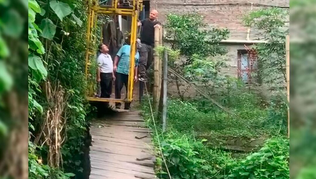 Puente artesanal sobre el río Combeima genera preocupación en Pico de Oro