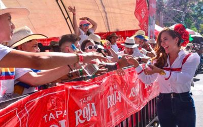 Tapa Roja y Aguardiente Rosado participaron en el desfile de San Pedro del Festival Folclórico Colombiano