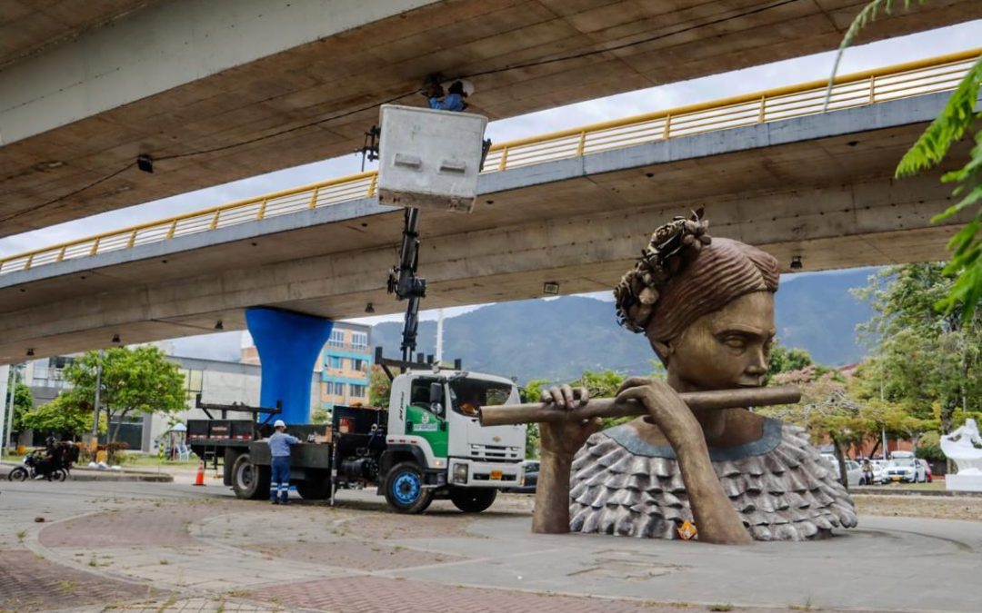 Renuevan y refuerzan el sistema de iluminación en la glorieta de la calle 83 de Ibagué