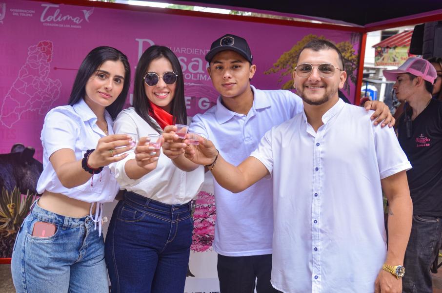 Aguardiente Tapa Roja y Rosado del Tolima obtienen reconocimiento en competencia nacional de coctelería